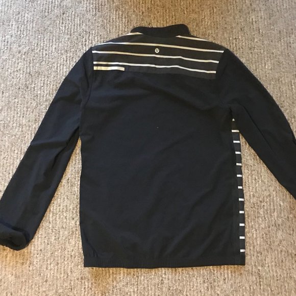 RARE Lululemon reversible Men's light jacket SMALL - Picture 3 of 3